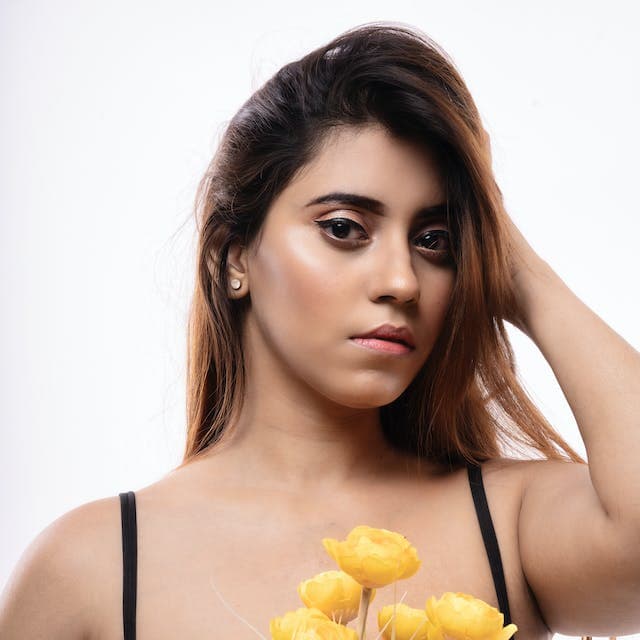 woman in black spaghetti-strap top